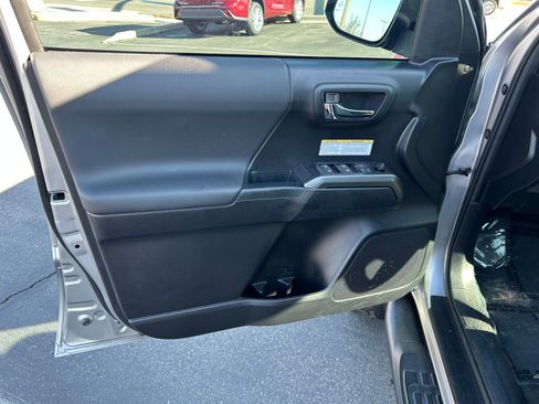 Certified 2020 Toyota Tacoma TRD Off-Road image 9