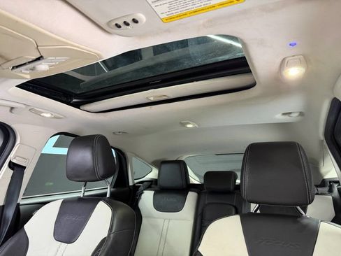 Used 2012 Ford Focus Titanium FWD image 17