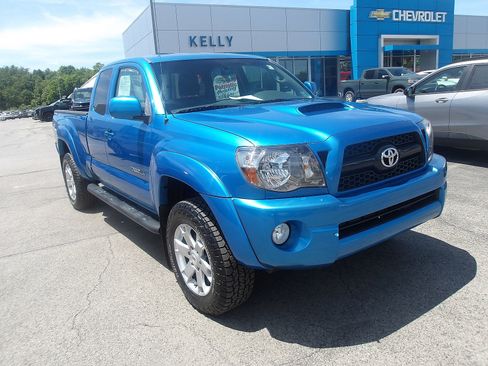 Used 2011 Toyota Tacoma 4x4 Access Cab V6 w/ TRD Sport Pkg image 1