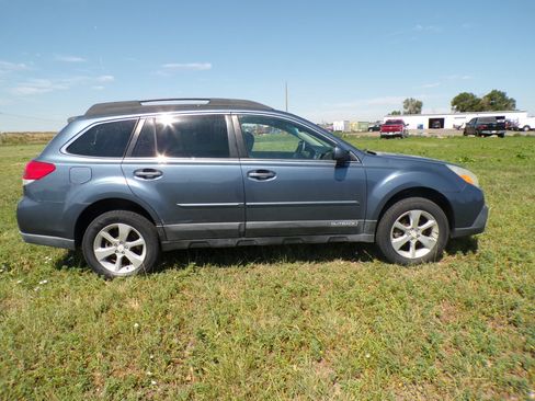 Used 2013 Subaru Outback 2.5i Premium AWD/4WD image 4
