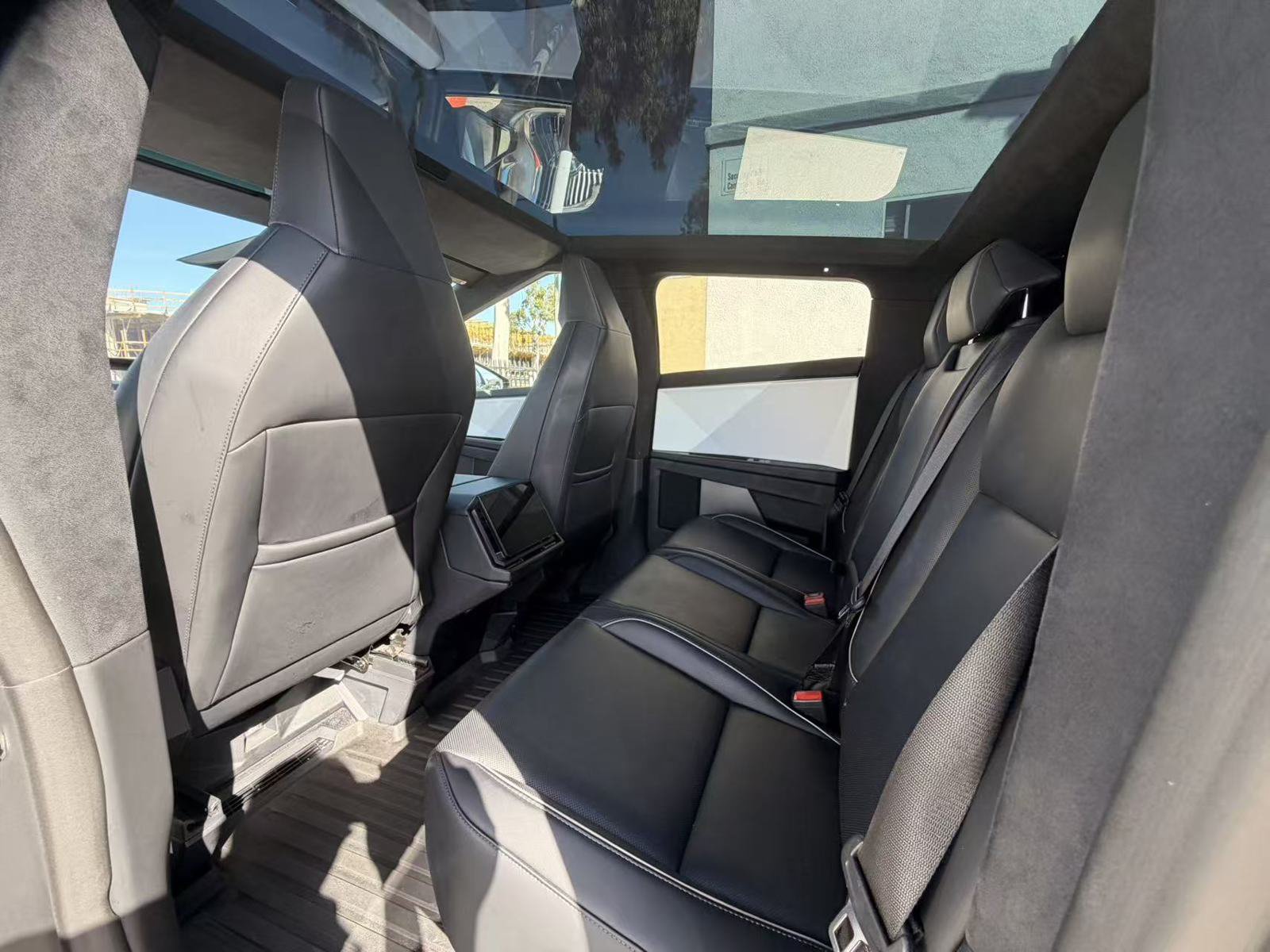 Used 2024 Tesla Cybertruck AWD Crew Cab image 9