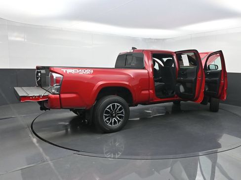 Used 2022 Toyota Tacoma TRD Sport w/ Technology Package AWD/4WD image 38