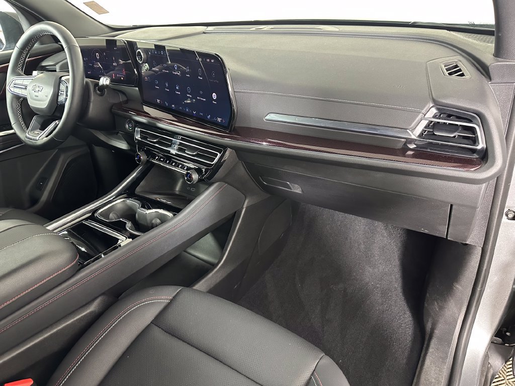 Used 2025 Chevrolet Traverse Z71 w/ LPO, Floor Liner Package AWD/4WD image 35