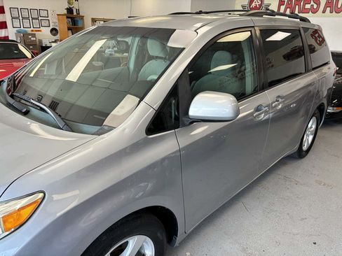 Used 2011 Toyota Sienna LE FWD image 4