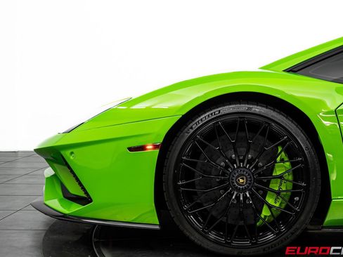 Used 2018 Lamborghini Aventador S image 15