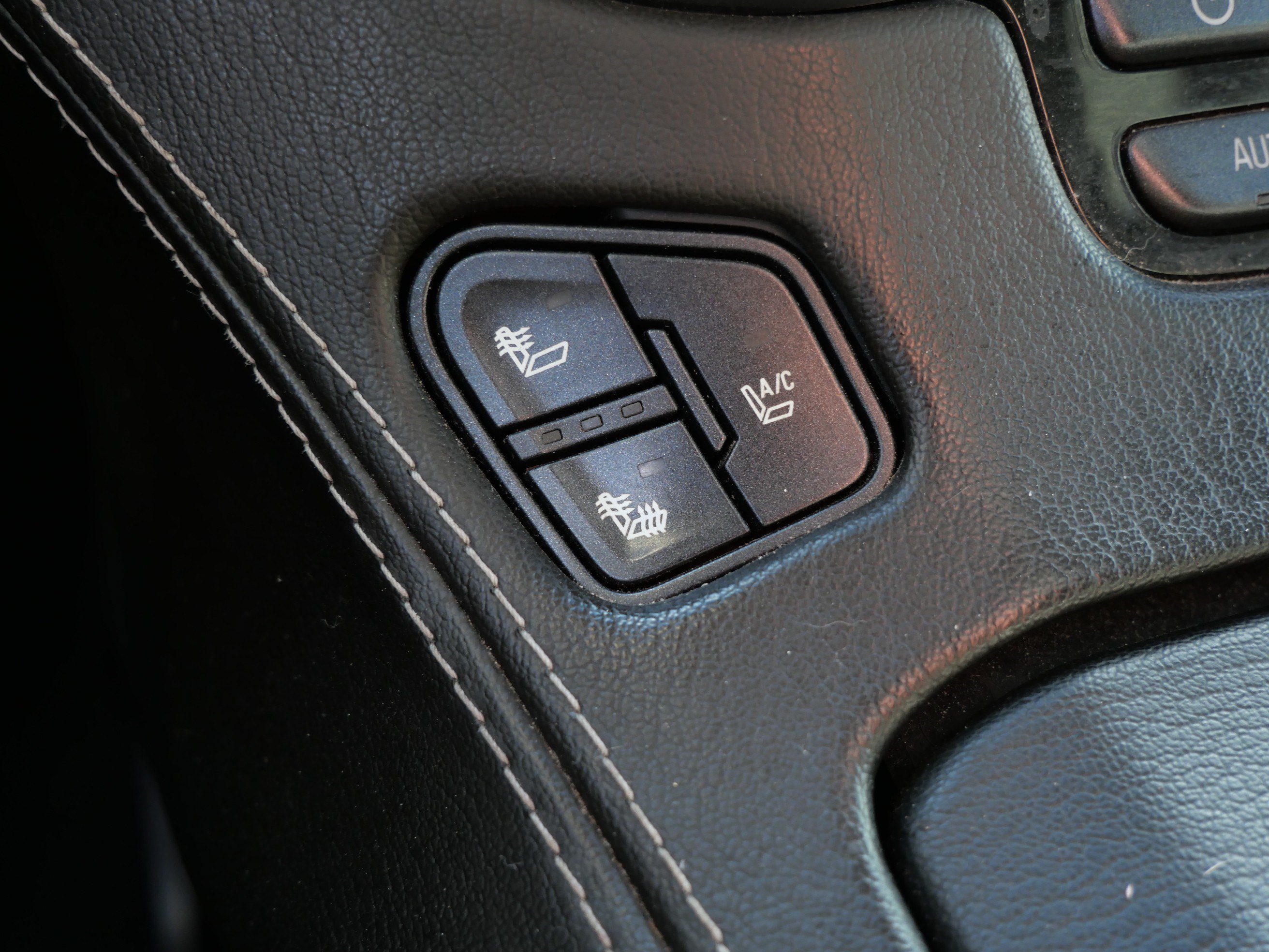 Used 2015 Chevrolet Suburban LTZ AWD/4WD image 36