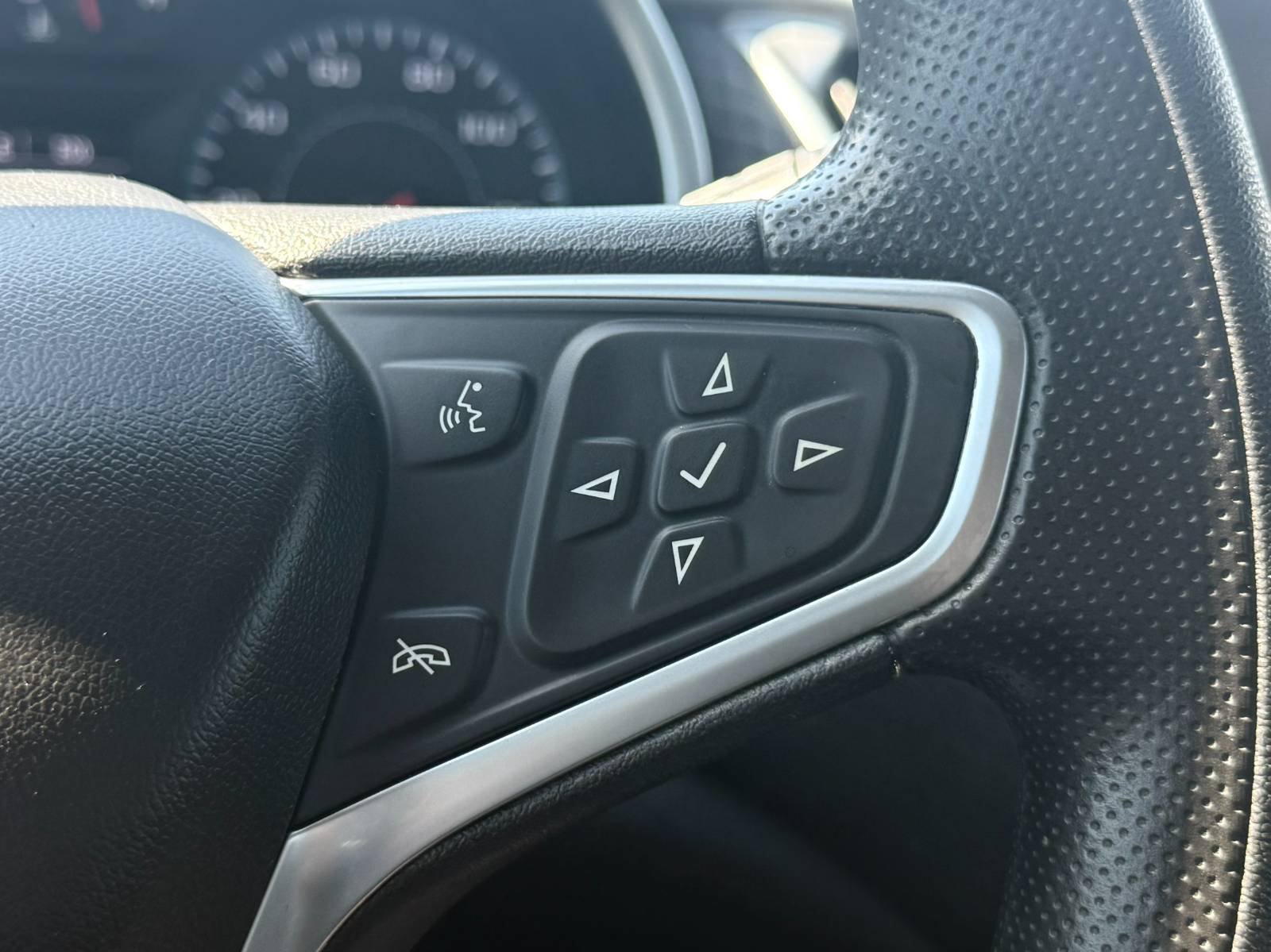 Used 2023 Chevrolet Malibu LS FWD image 34