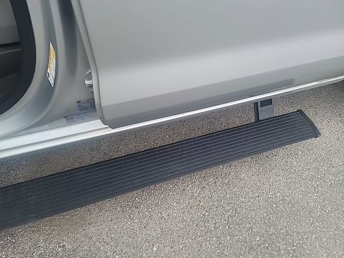 Used 2022 Chevrolet Silverado 1500 LTZ image 12