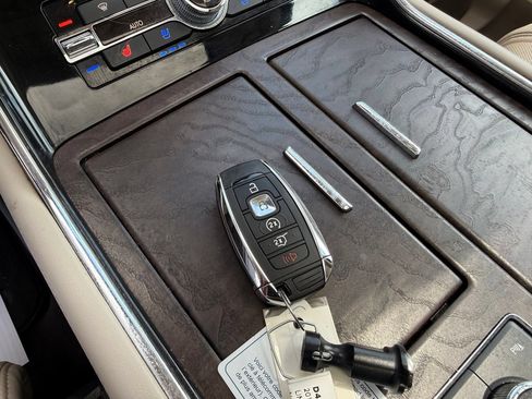 Used 2019 Lincoln Navigator L Reserve AWD/4WD image 48