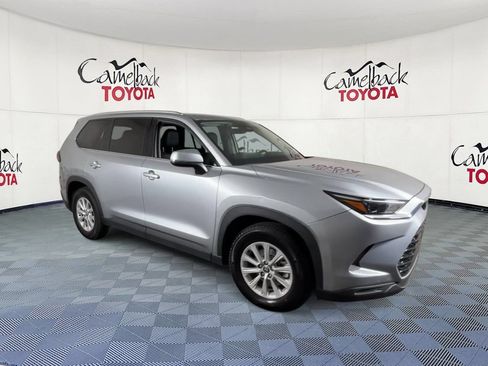 Used 2025 Toyota Grand Highlander AWD image 2