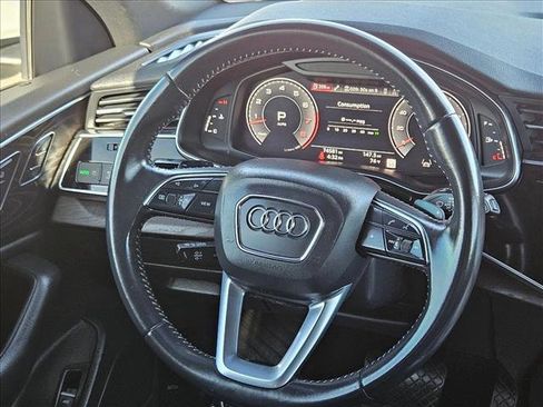 Used 2019 Audi Q8 Premium Plus w/ Premium Plus image 11