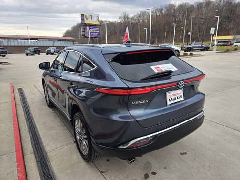 Certified 2023 Toyota Venza Limited image 7