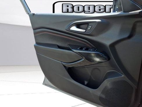Used 2024 Chevrolet Trax RS w/ Sunroof Package FWD image 19
