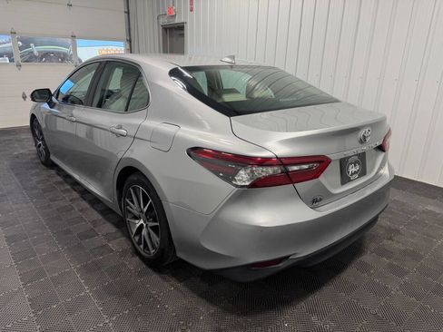Used 2022 Toyota Camry XLE image 4