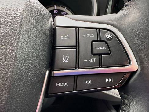 Used 2022 Toyota Highlander XLE AWD/4WD image 24