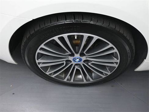 Used 2019 BMW 530e xDrive w/ Convenience Package image 24