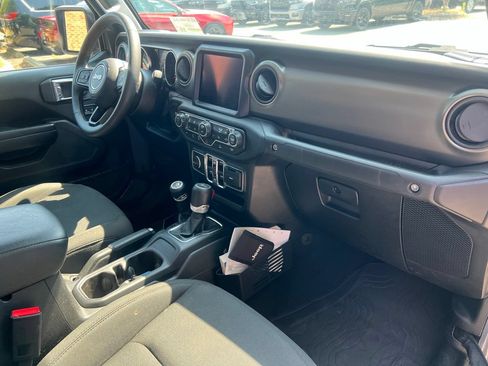 Used 2023 Jeep Gladiator Sport AWD/4WD image 19