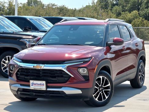 Used 2024 Chevrolet TrailBlazer LT w/ Convenience Package image 2