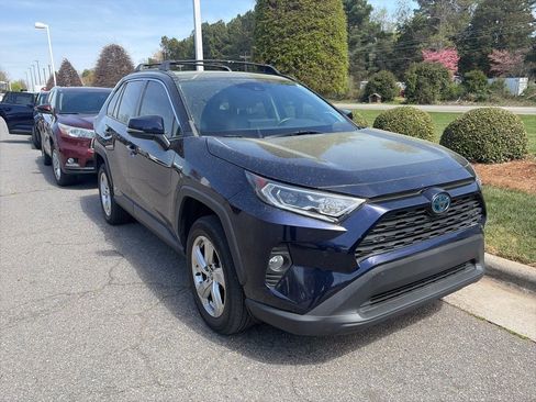 Used 2021 Toyota RAV4 XLE Premium image 5