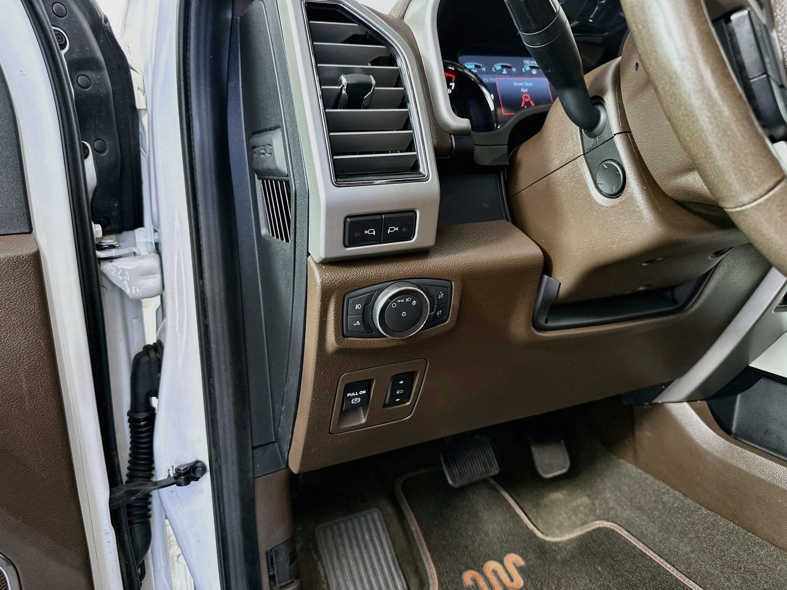 Used 2019 Ford F150 King Ranch w/ Equipment Group 601A Luxury AWD/4WD image 10