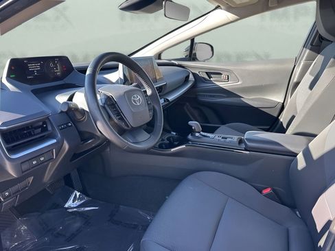 Used 2024 Toyota Prius LE image 9