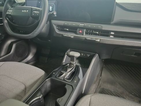 Used 2025 Kia K4 EX FWD image 32