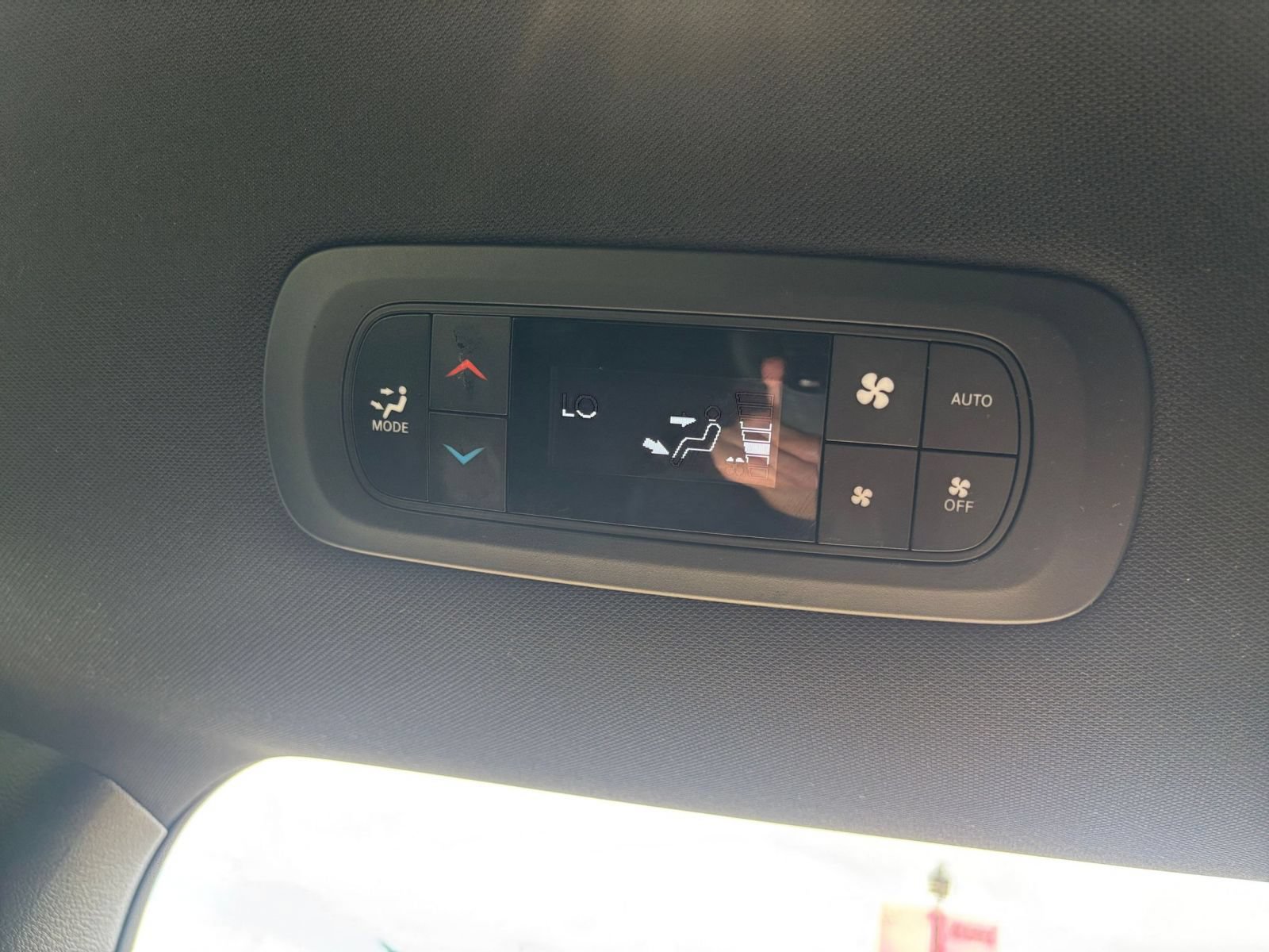 Used 2025 Chrysler Pacifica Select FWD image 24