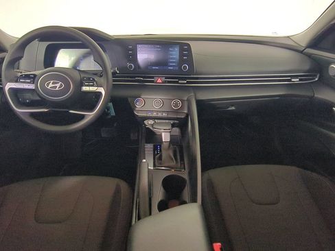 Used 2025 Hyundai Elantra SE FWD image 16