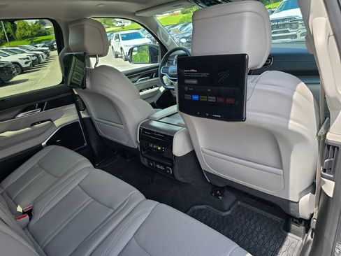 Used 2024 Jeep Wagoneer L Series III w/ Premium Group I AWD/4WD image 30