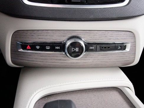 Certified 2024 Volvo XC90 B6 Plus image 13