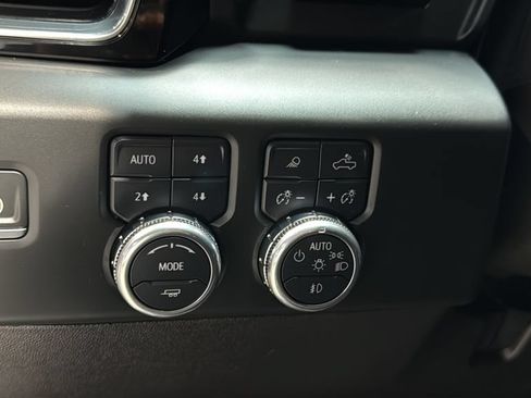 Used 2025 GMC Sierra 3500 Denali w/ Denali Reserve Package AWD/4WD image 32