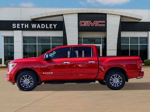 Used 2021 Nissan Titan SV w/ SV Convenience Package image 4