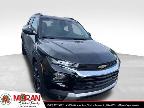 Used 2023 Chevrolet TrailBlazer LT FWD image 2