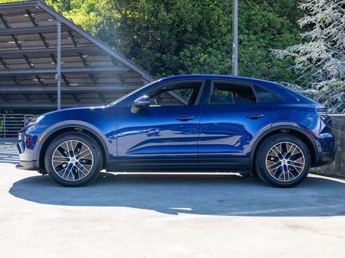 Certified 2025 Porsche Macan 4 Electric image 2