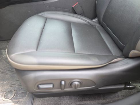 Used 2025 Chevrolet Trax ACTIV w/ Sunroof Package FWD image 28
