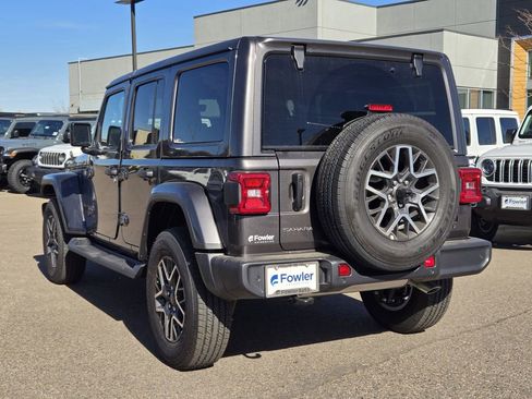 New 2026 Jeep Wrangler Unlimited Sahara AWD/4WD image 4