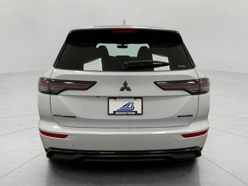 New 2026 Mitsubishi Outlander LE AWD/4WD image 36