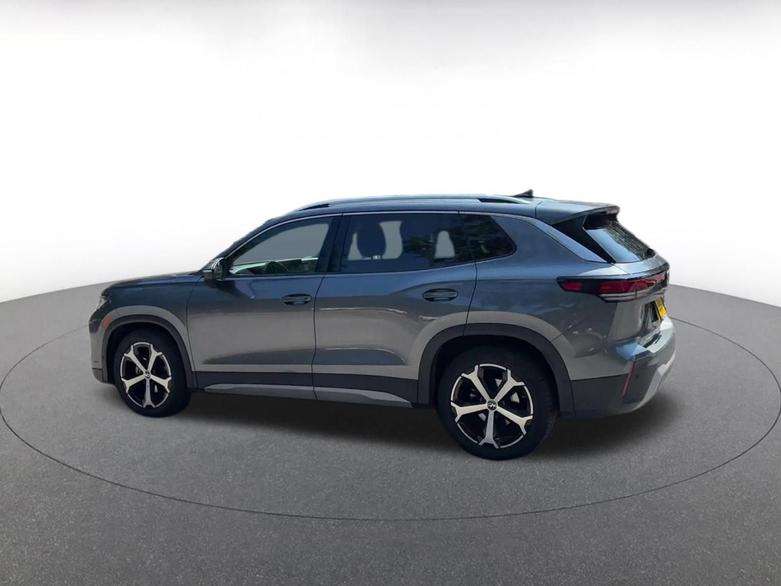 Used 2026 Volkswagen Tiguan SE FWD image 9