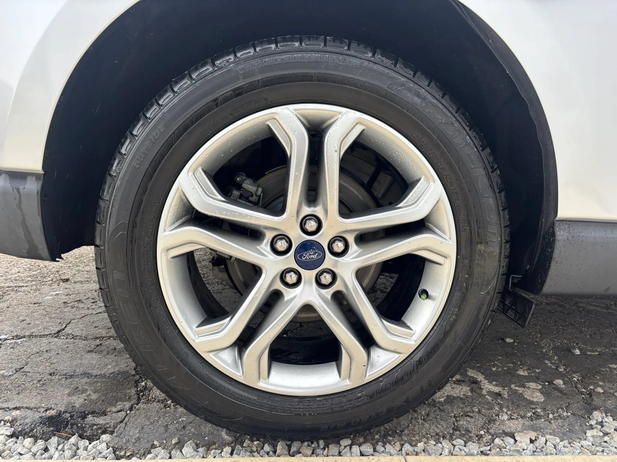 Used 2018 Ford Edge Titanium w/ Equipment Group 301A FWD image 9