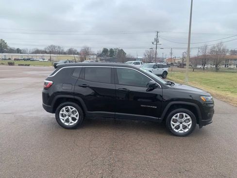 Used 2025 Jeep Compass Sport image 8