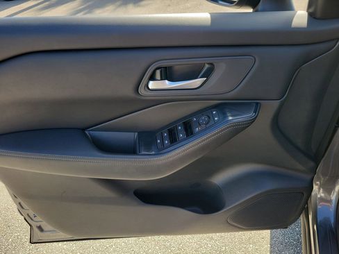 Used 2025 Nissan Rogue SV FWD image 13
