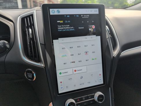 Used 2022 Ford Edge Titanium image 14