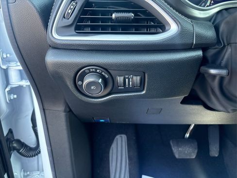 New 2026 Chrysler Pacifica Select image 15