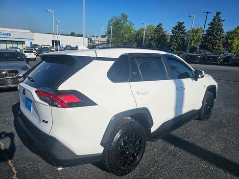 Used 2021 Toyota RAV4 XLE w/ Convenience Package FWD image 38