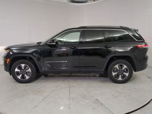 Used 2023 Jeep Grand Cherokee w/ Luxury Tech Group II image 3
