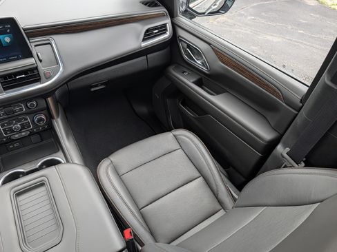 Used 2023 Chevrolet Suburban High Country w/ LPO, Illumination Package AWD/4WD image 11