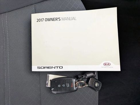 Used 2017 Kia Sorento LX w/ LX Convenience Package image 22