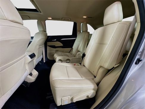 Certified 2016 Toyota Highlander XLE image 27
