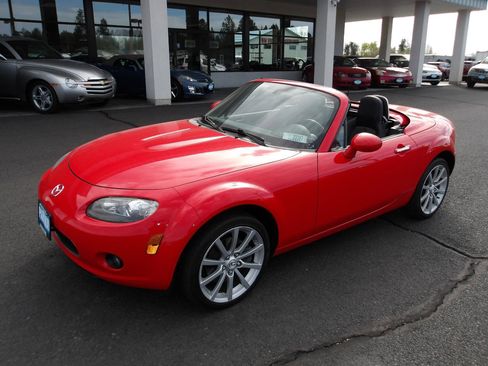 Used 2008 MAZDA MX-5 Miata Grand Touring w/ Premium Pkg RWD image 9
