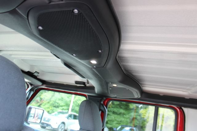 Used 2025 Jeep Wrangler Unlimited Rubicon w/ Convenience Group AWD/4WD image 26